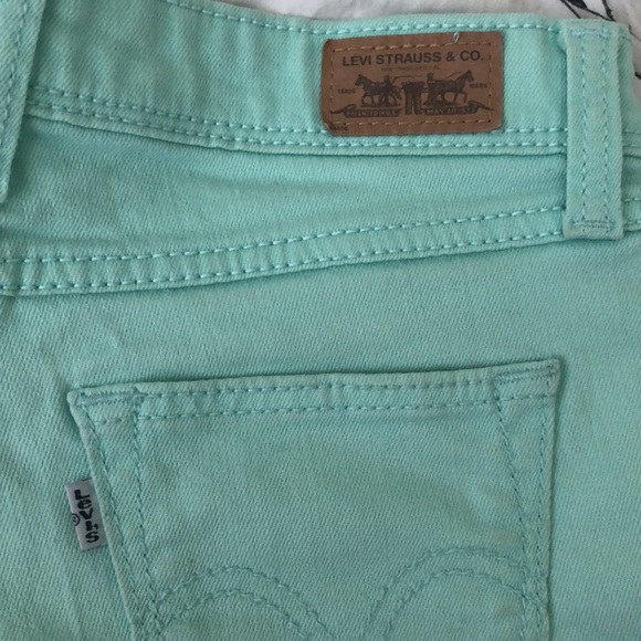Levi’s Low Rise Jean Shorts in Turquoise - Size 24 - Picture 4 of 8